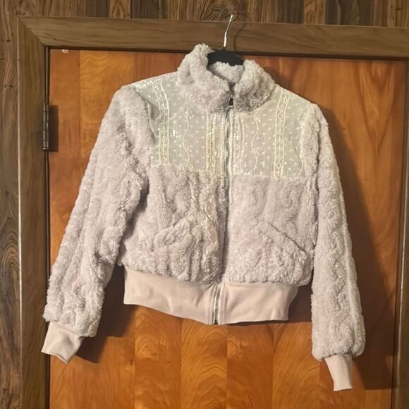 Gracis Women's Cream Faux Fur Jacket - Picture 1 of 6